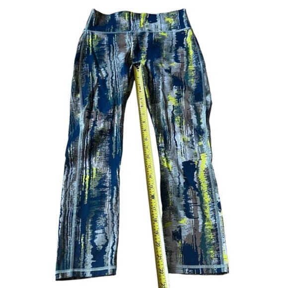 Trinity Motion365 High Waisted Capri Legging - Picture 8 of 8